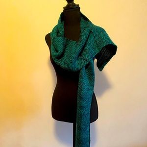 Green and Black Issac Mizrahi scarf with pocket